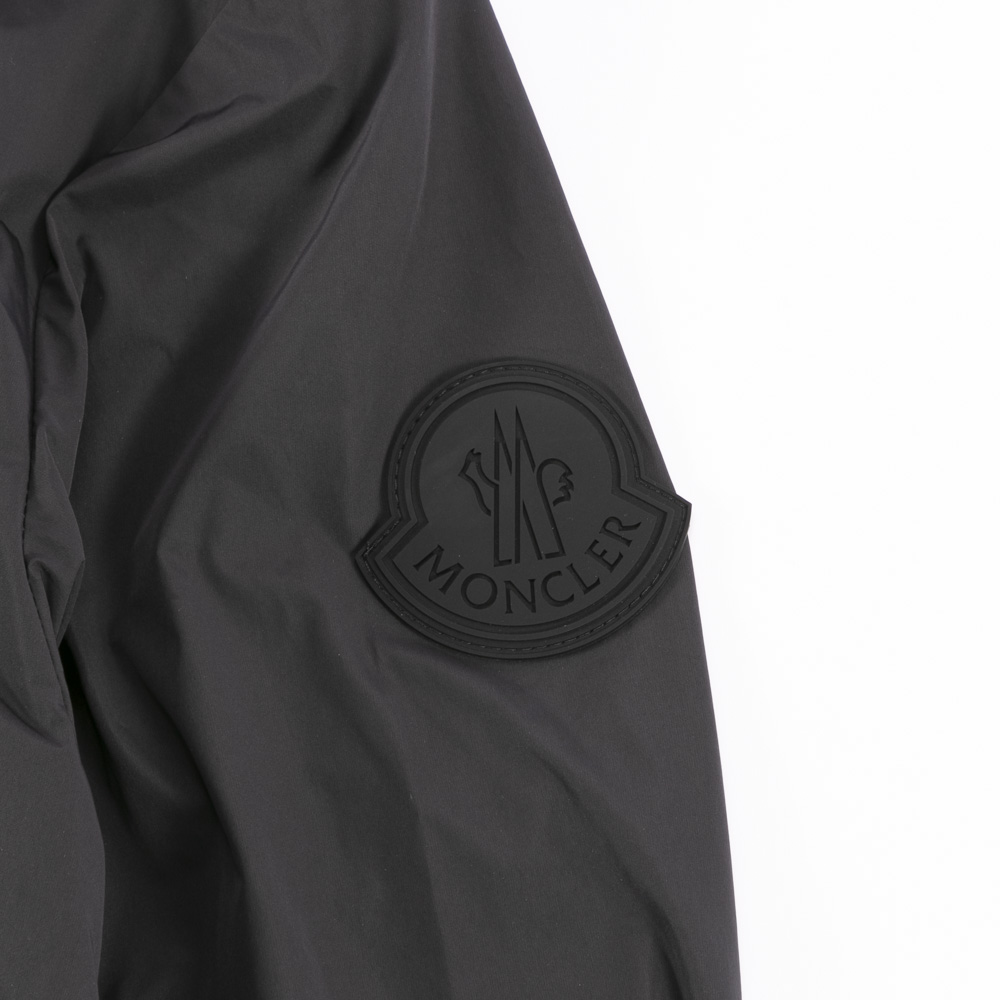 モンクレール MONCLER メンズアウター マイクロソフト素材 ドローストリング ロゴレタリング CARLES 1A001.56.54A91【FITHOUSE ONLINE SHOP】