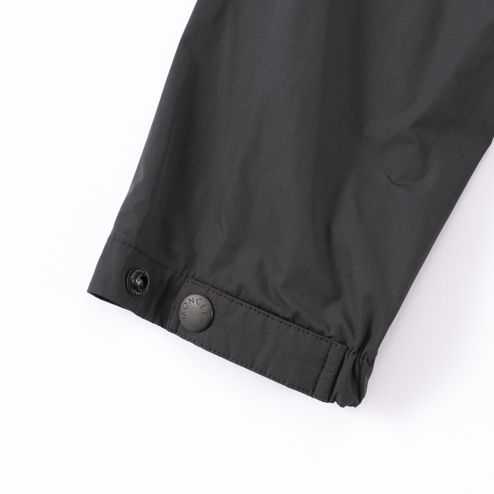 モンクレール MONCLER メンズアウター マイクロソフト素材 ドローストリング ロゴレタリング CARLES 1A001.56.54A91【FITHOUSE ONLINE SHOP】