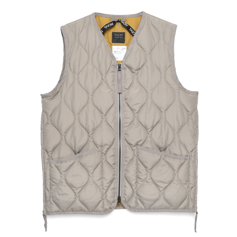 タイオン TAION メンズアウター MILITARY ZIP V NECK DOWN VEST TAION-001ZML-1【FITHOUSE ONLINE SHOP】