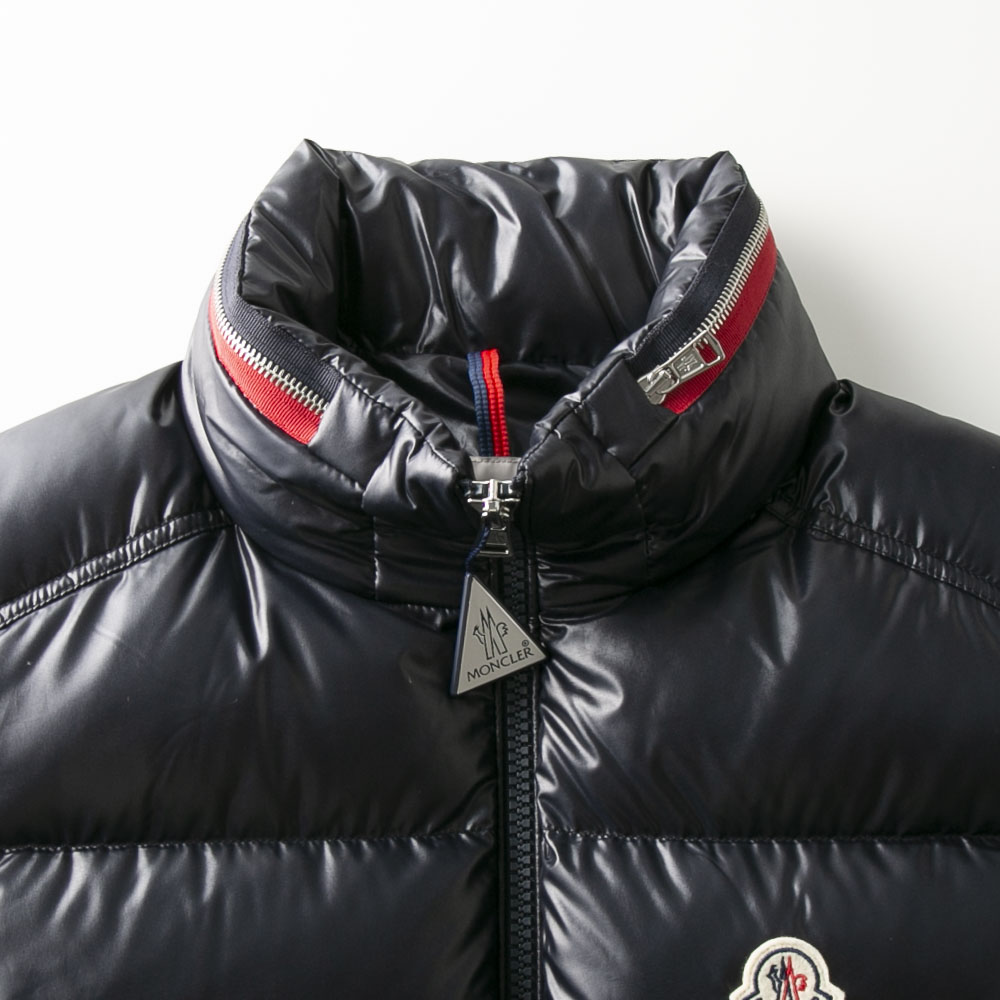 モンクレール MONCLER メンズアウター OUSE 襟元トリコロールトリミング リサイクルポリエステル素材 1A000.45.595ZJ【FITHOUSE ONLINE SHOP】