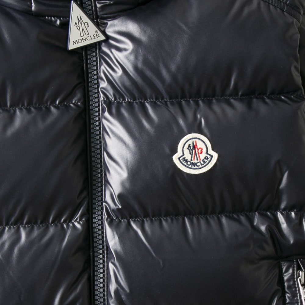 モンクレール MONCLER メンズアウター OUSE 襟元トリコロールトリミング リサイクルポリエステル素材 1A000.45.595ZJ【FITHOUSE ONLINE SHOP】