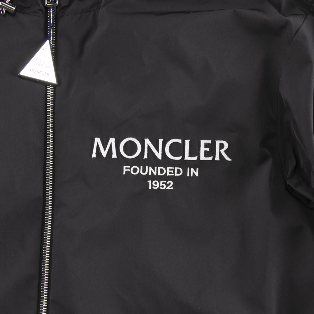 モンクレール MONCLER メンズアウター 超軽量ナイロン生地 胸元プリントロゴ フード付 GRANERO 1A000.26.54A91【FITHOUSE ONLINE SHOP】