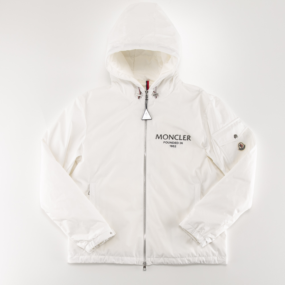 モンクレール MONCLER メンズアウター 超軽量ナイロン生地 胸元プリントロゴ フード付 GRANERO 1A000.26.54A91【FITHOUSE ONLINE SHOP】