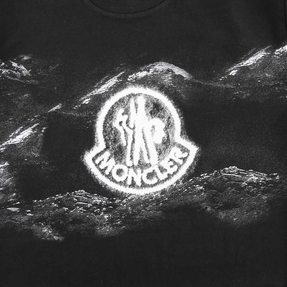 モンクレール MONCLER メンズトップス フェイドアウト ロゴモチーフ 半袖Tシャツ 8C000.50.89AKK【FITHOUSE ONLINE SHOP】