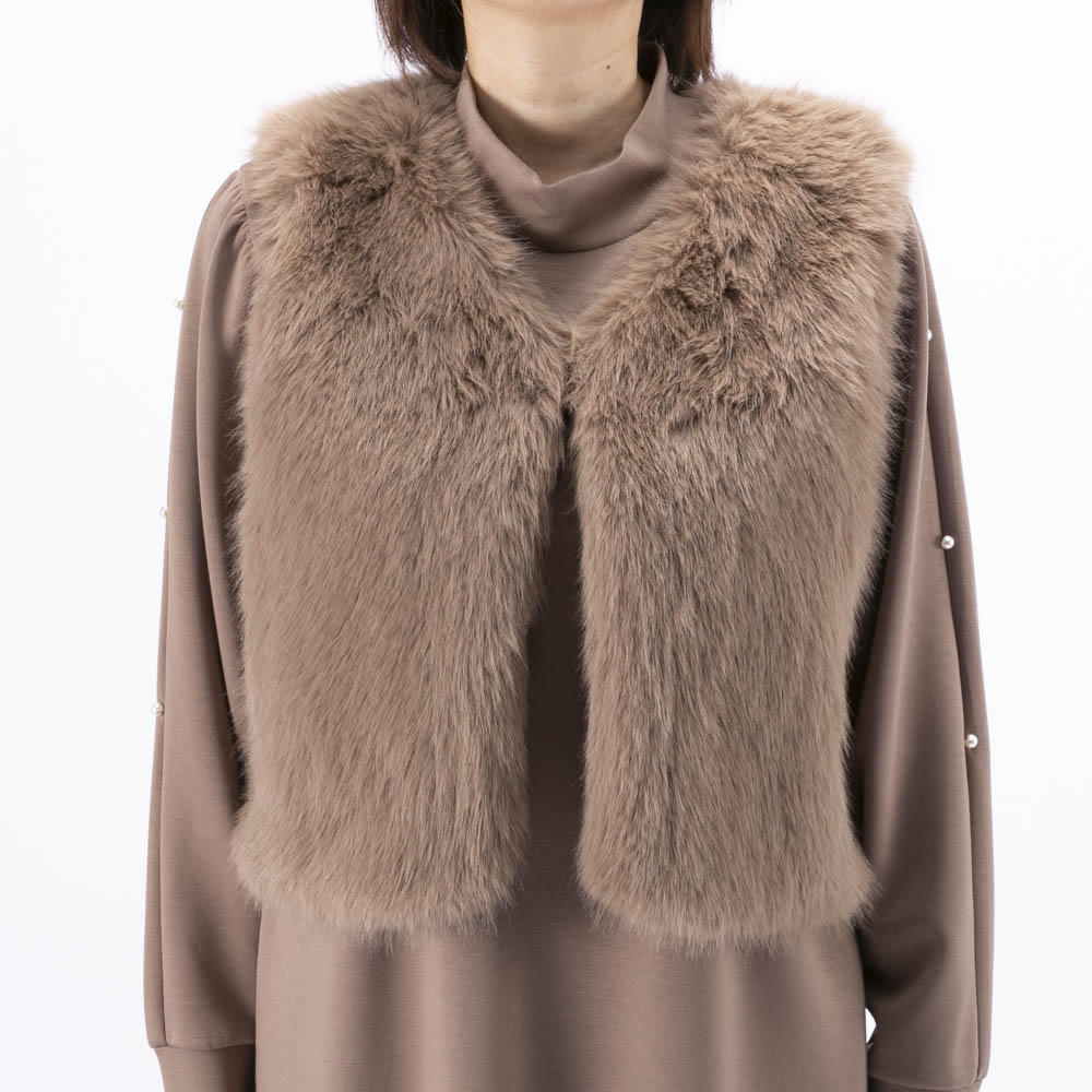 ノアジェ NOA-GE フェイクファーベスト × ワンピース アンサンブル 121-5599-4520/62【FITHOUSE ONLINE SHOP】