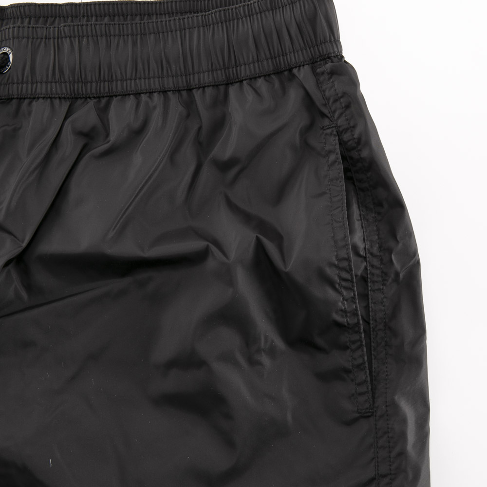 モンクレール MONCLER メンズボトムス テクニカルナイロン 後ろポケット ZIP トリミング スイムウェア 2C000.04.53326【FITHOUSE ONLINE SHOP】