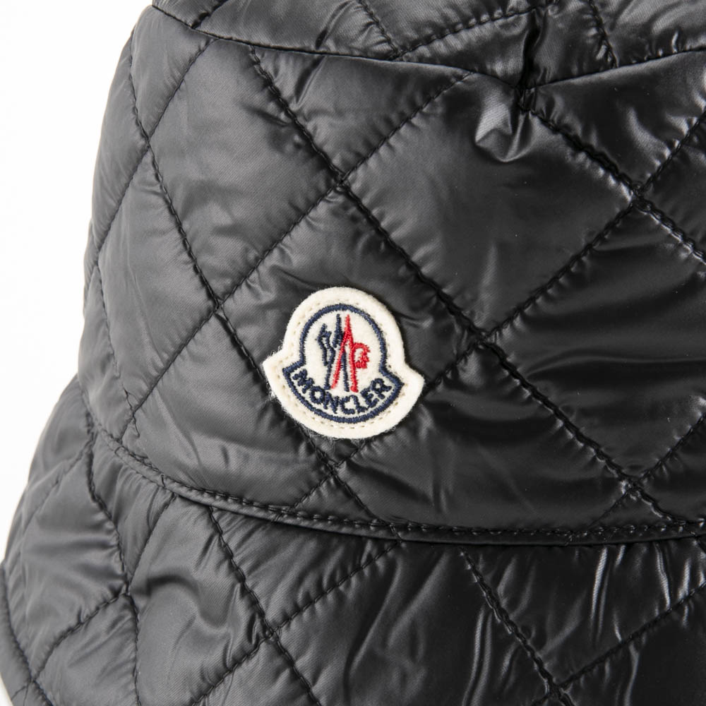 モンクレール MONCLER 帽子 キルティングナイロン ロゴパッチ バケットハット J2093/3B00023/788LD【FITHOUSE ONLINE SHOP】