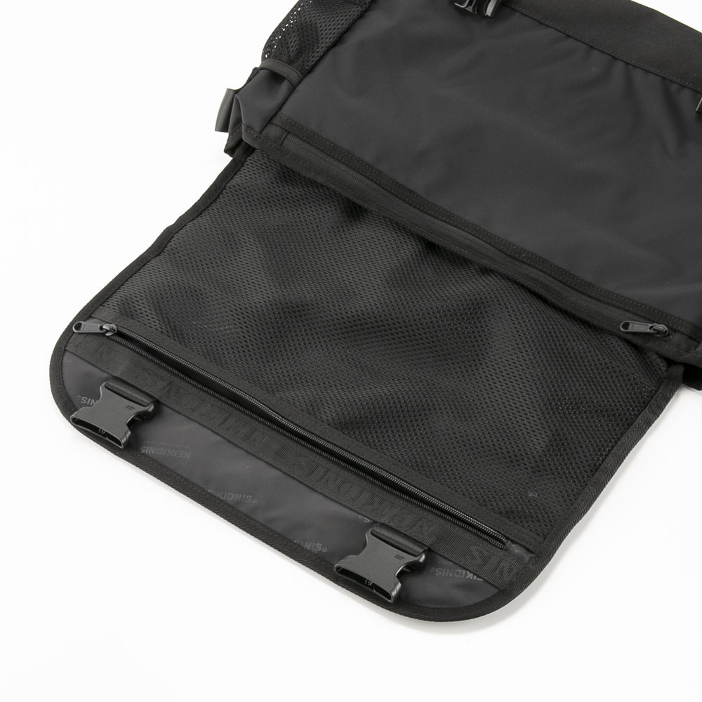 ネイキドニス NEIKIDNIS ショルダーバッグ ESSENTIAL MESSENGER BAG NB25ACR010【FITHOUSE ONLINE SHOP】