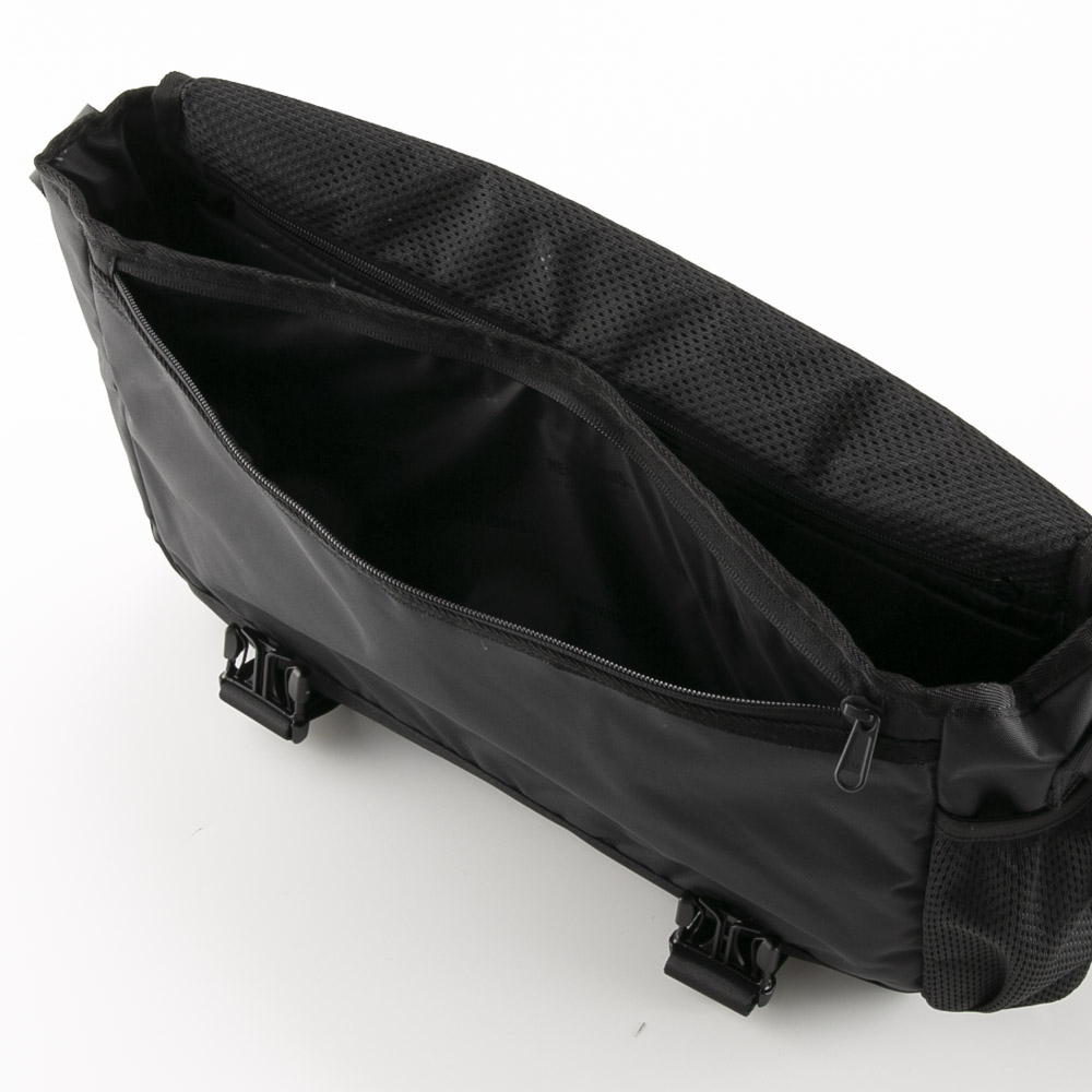 ネイキドニス NEIKIDNIS ショルダーバッグ ESSENTIAL MESSENGER BAG NB25ACR010【FITHOUSE ONLINE SHOP】