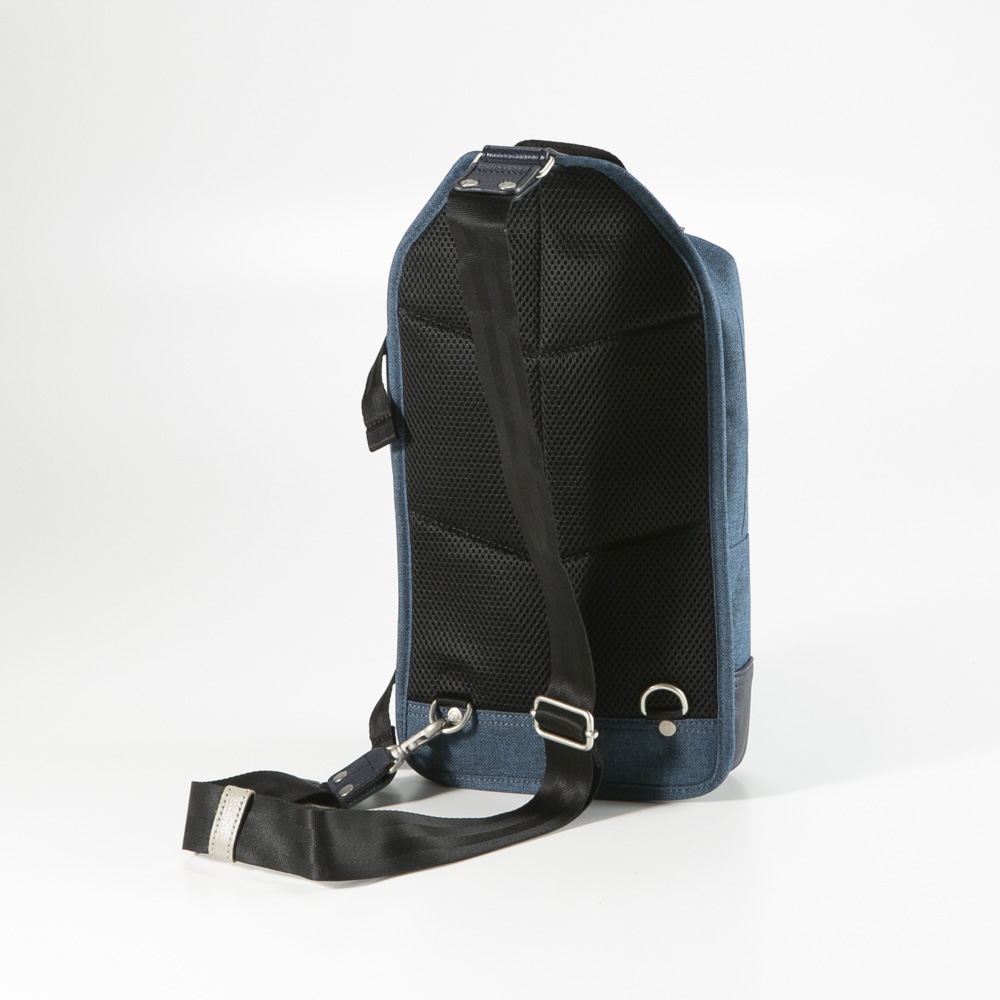 ムスタッシュ Moustache ボディバッグ VUV-4600【FITHOUSE ONLINE SHOP】