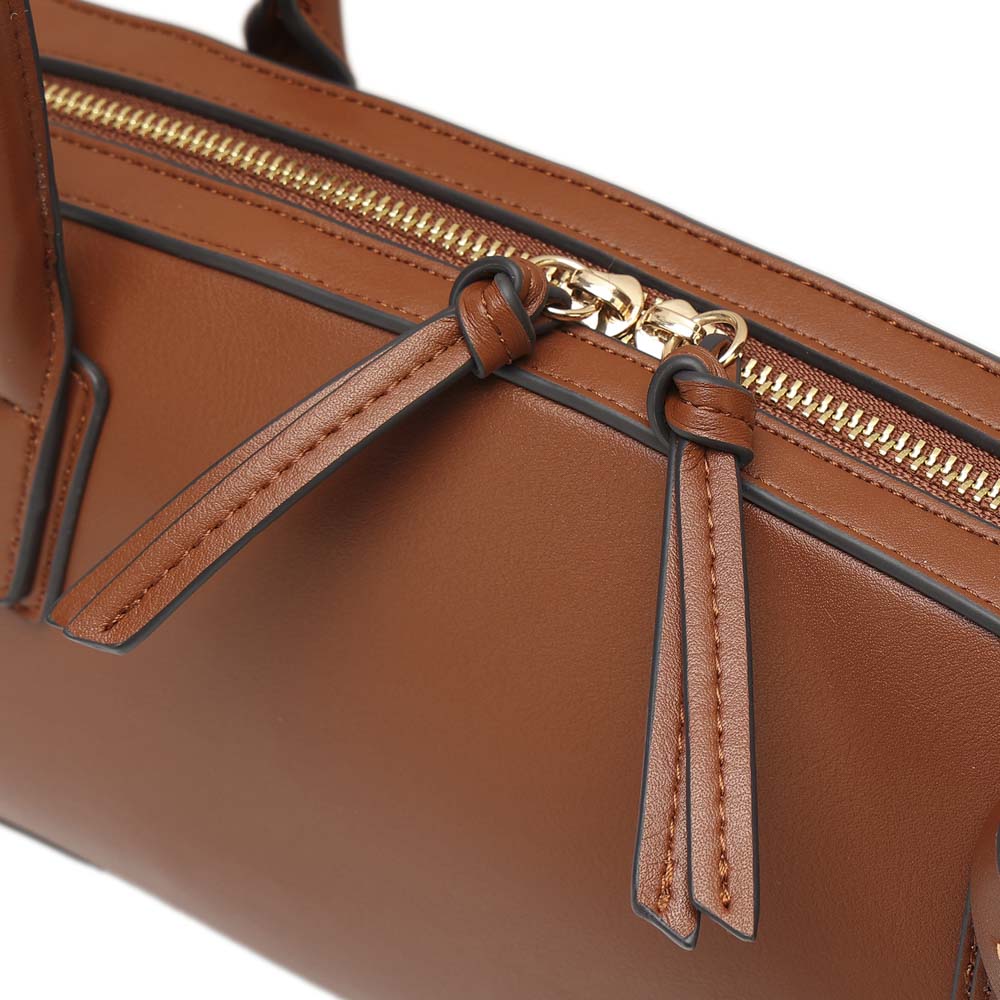 アングリッド Unglid シンプルスムースプレートチャーム付き  横長ボストンバッグ UNG-54110B【FITHOUSE ONLINE SHOP】