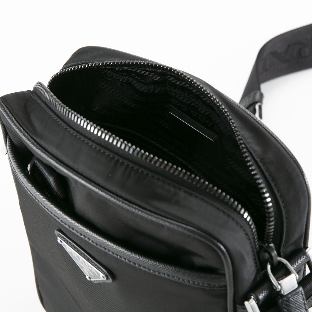 プラダ PRADA ReNylon+SAFFIANO 縦型ショルダーバッグ ポーチ プラダ PRADA ReNylon+SAFFIANO 縦型ショルダーバッグ ポーチ