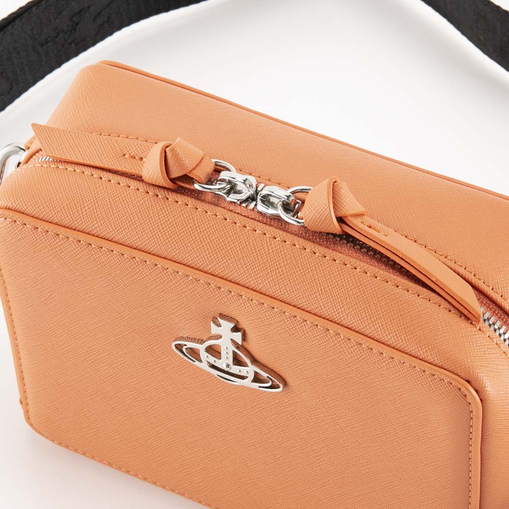ヴィヴィアンウエストウッド Vivienne Westwood SAFFIANO BIOGREEN ショルダーバッグ 43040086U-S000B【FITHOUSE ONLINE SHOP】