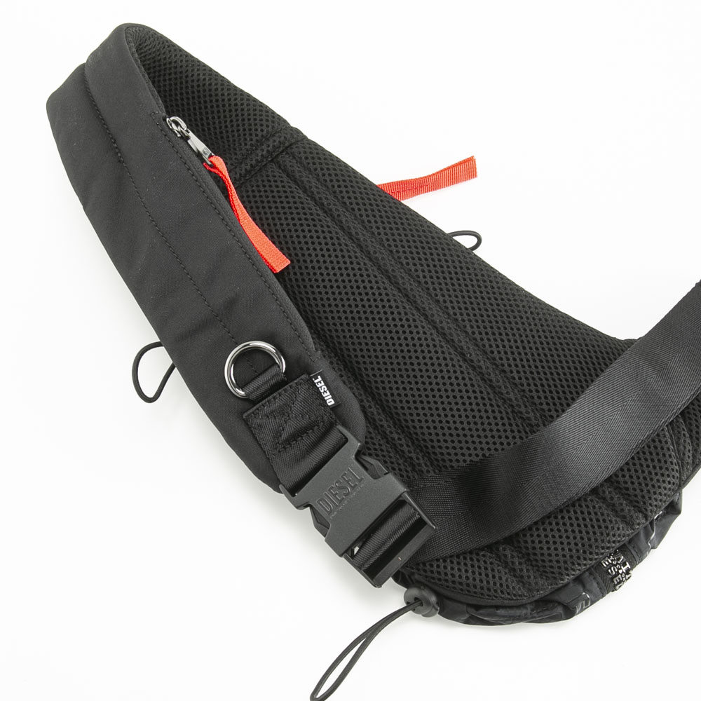 ☆ ディーゼル DIESEL ボディバッグ ZIP-D CROSSBODY X クロスボディ X10054P6872【FITHOUSE ONLINE SHOP】