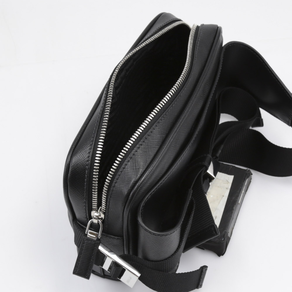プラダ PRADA ボディバッグ・ウエストポーチ SAF.TRAVEL レザーボディ プラダ PRADA ボディバッグ・ウエストポーチ SAF.TRAVEL レザーボディ