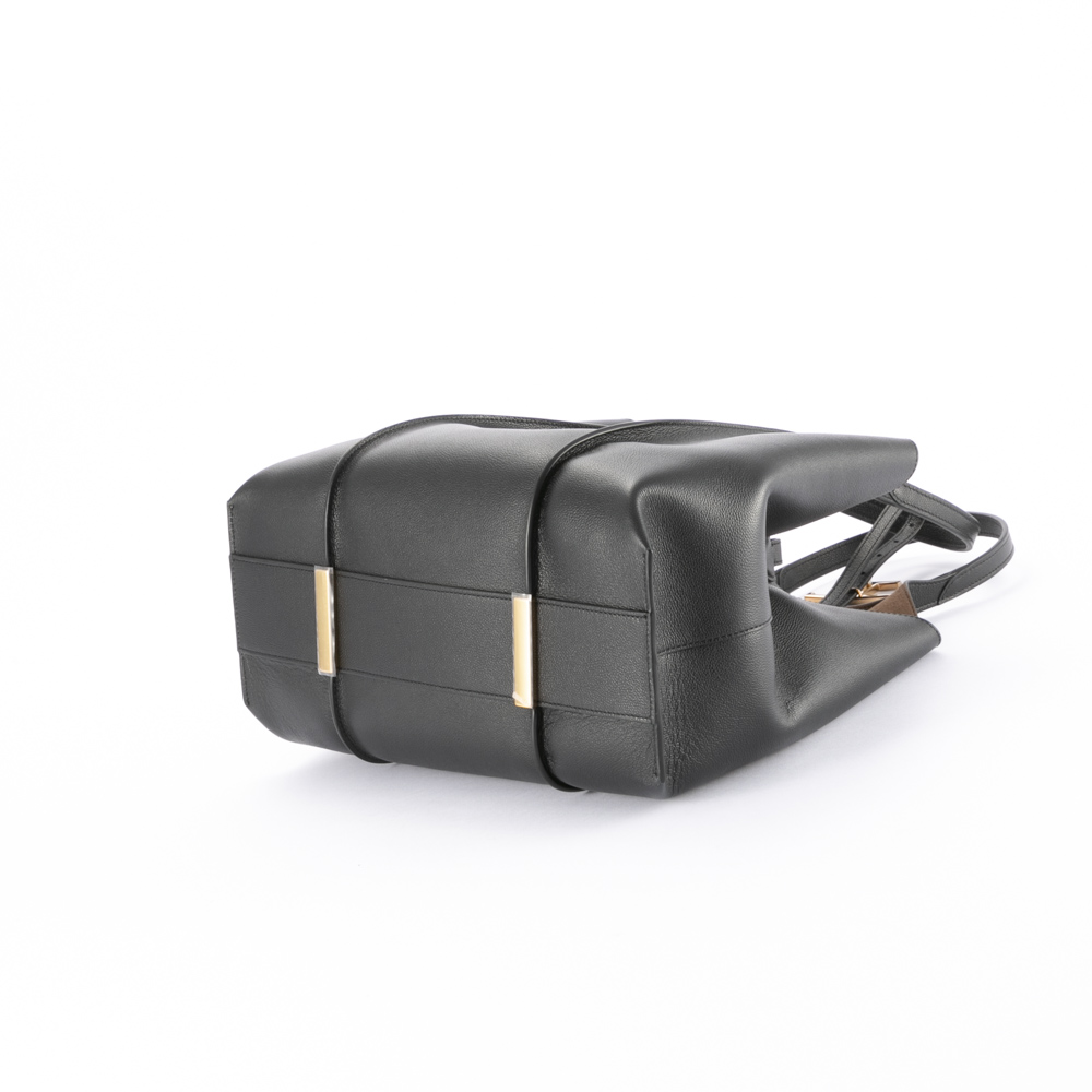 トッズ TOD'S ハンド・トートバッグ Tタイムレス メタルペンダント レザーショッピングバッグ ミディアム XBWTSBA0300-Q8E【FITHOUSE ONLINE SHOP】