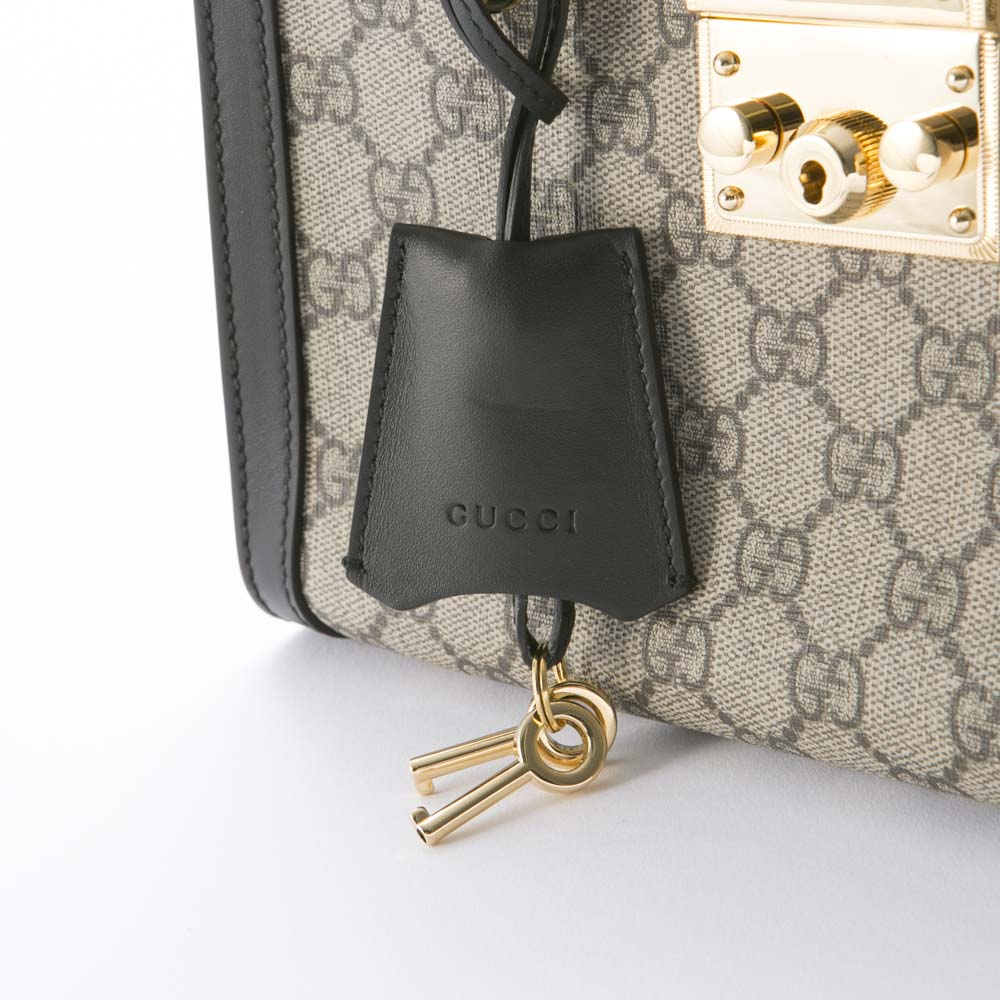 グッチ GUCCI ショルダーバッグ PADLOCKスプリームSM 498156 KHNKG
【FITHOUSE ONLINE SHOP】