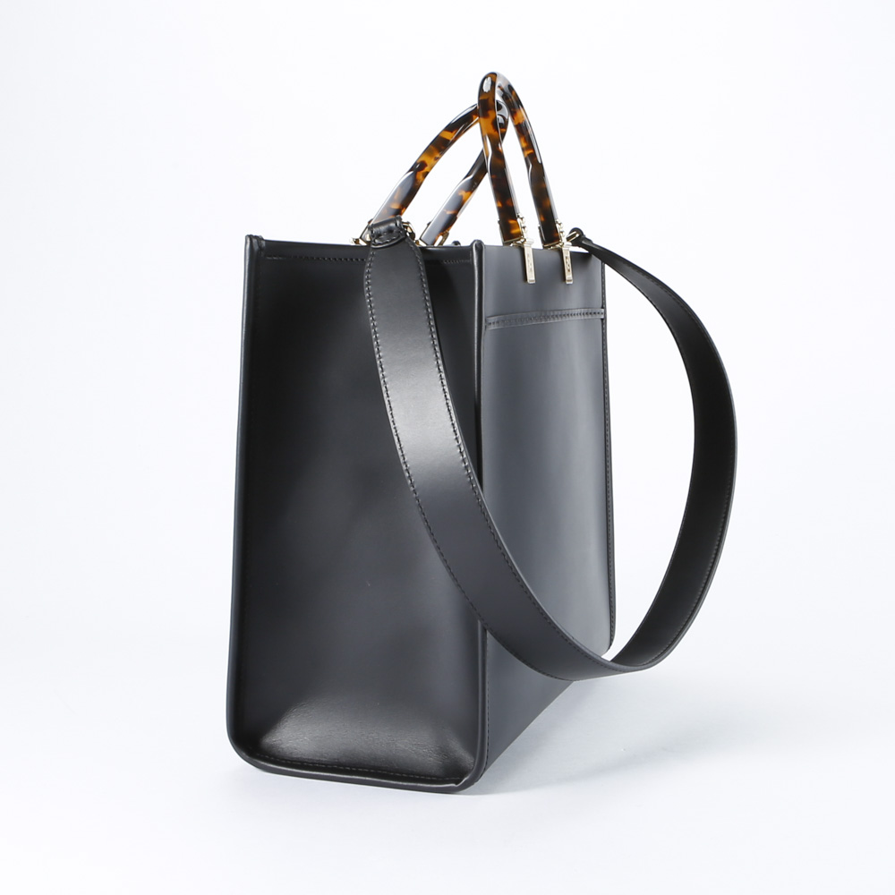 激安][即納] FENDI(フェンディ) レザー トラウト アリエル ショルダー