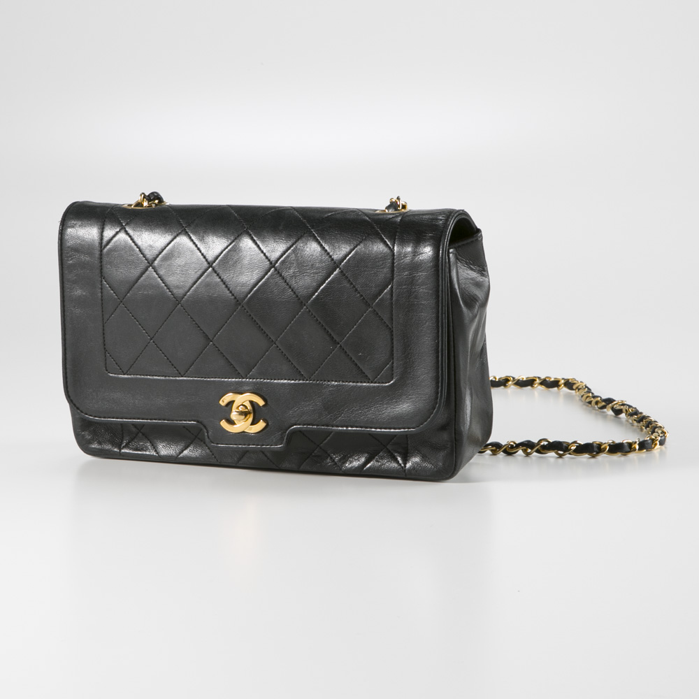 シャネル CHANEL ショルダーバッグ ラムスキン