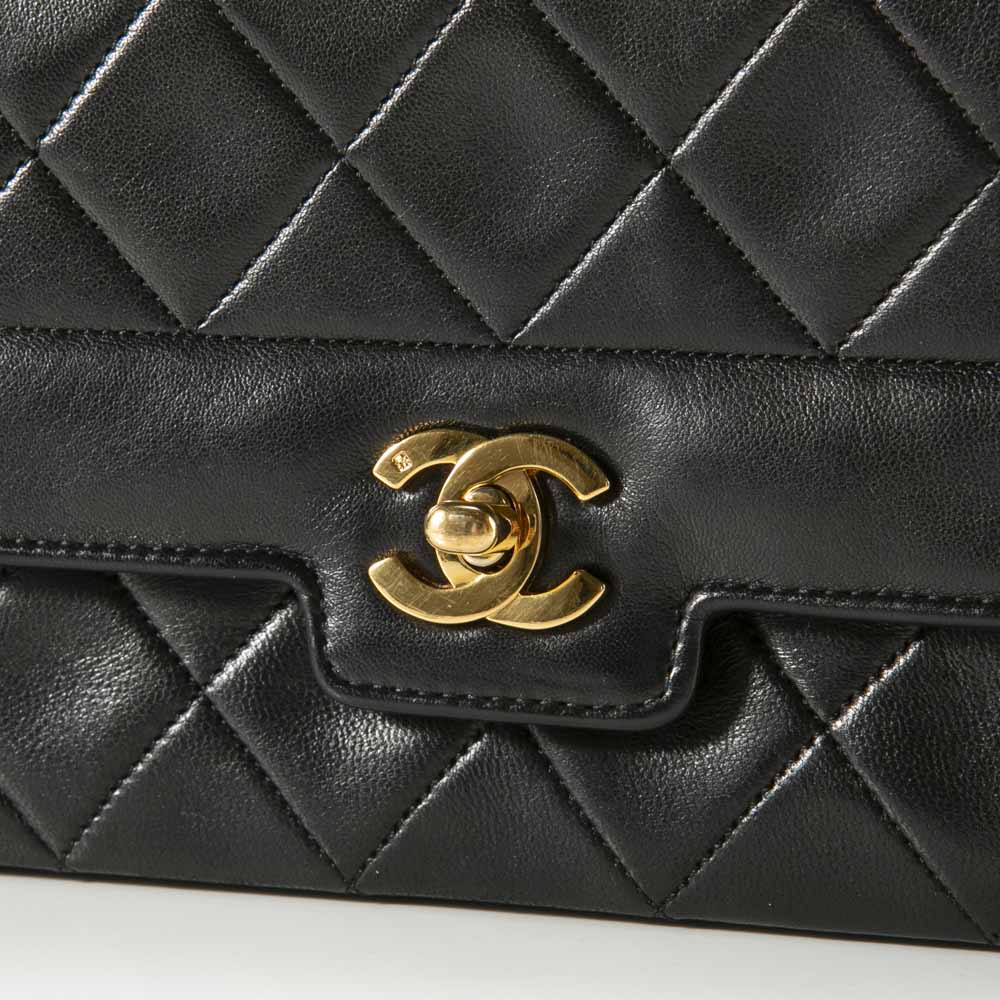 ヴィンテージ・中古】シャネル CHANEL ショルダーバッグ ラムスキン 