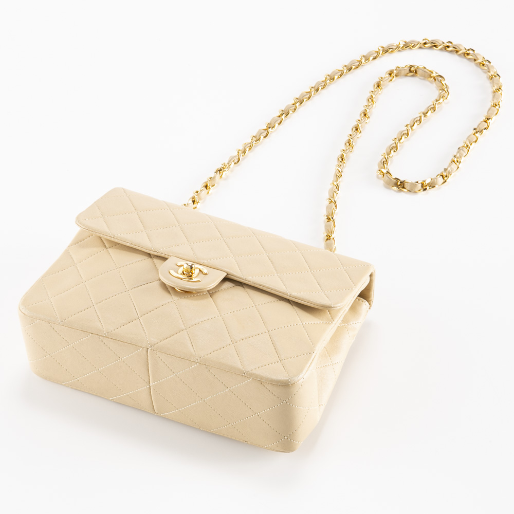 ヴィンテージ・中古】シャネル CHANEL ショルダーバッグ ラムスキン 