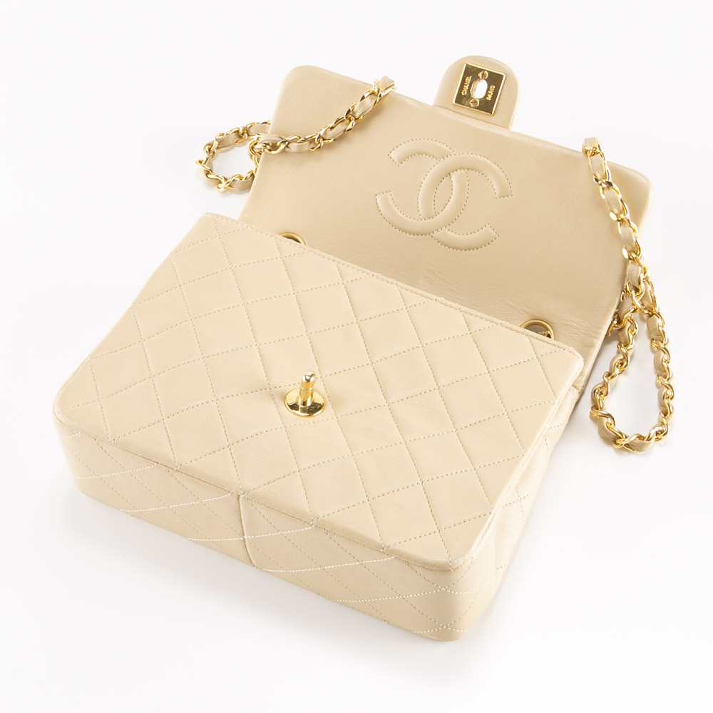 ヴィンテージ・中古】シャネル CHANEL ショルダーバッグ ラムスキン 