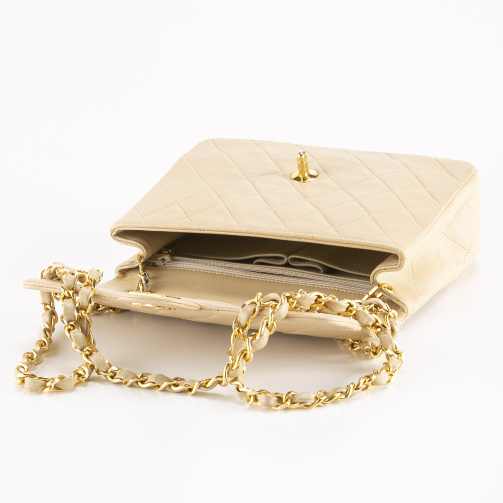 ヴィンテージ・中古】シャネル CHANEL ショルダーバッグ ラムスキン 