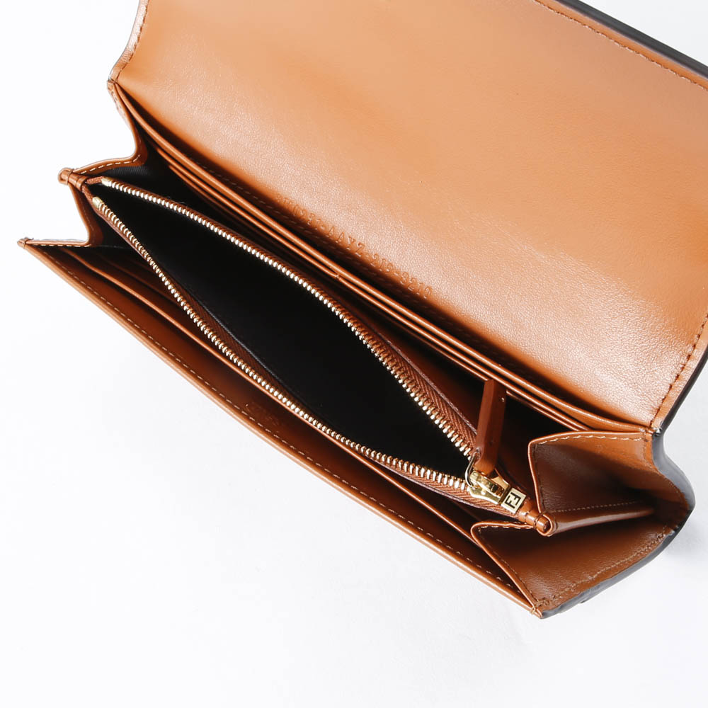 フェンディ FENDI 長財布 FENDIロゴ エンボス 長財布 8M0251-AAYZ フェンディ FENDI 長財布 FENDIロゴ エンボス 長財布 8M0251-AAYZ
