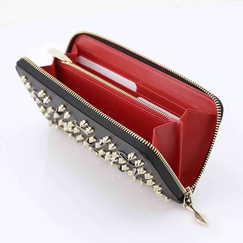 Christian Louboutin クリスチャン・ルブタン PAN.ロゴ＆スタッズラウンド長 3175224/M442-BK@ ブラック【FITHOUSE ONLINE SHOP】