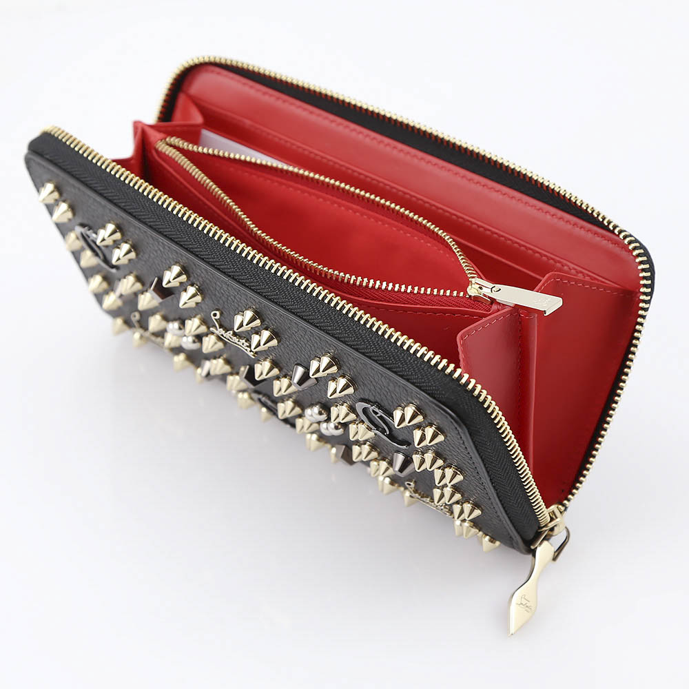 Christian Louboutin クリスチャン・ルブタン PAN.ロゴ＆スタッズラウンド長 3175224/M442-BK@ ブラック【FITHOUSE ONLINE SHOP】