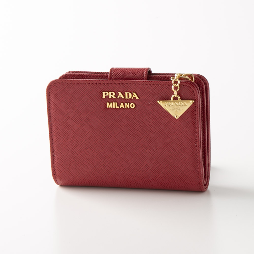 プラダ PRADA SAFFIANO TRIANGOLO 折り財布 ロゴチャーム付き 1ML018 2DK3【FITHOUSE ONLINE SHOP】 フィットハウス公式オンラインショップ FIT HOUSE ONLINE SHOP プラダ PRADA 折財布 VITELLO DAINO 小銭入付 NERO 1ML018-2BBEギフトラッピング無料