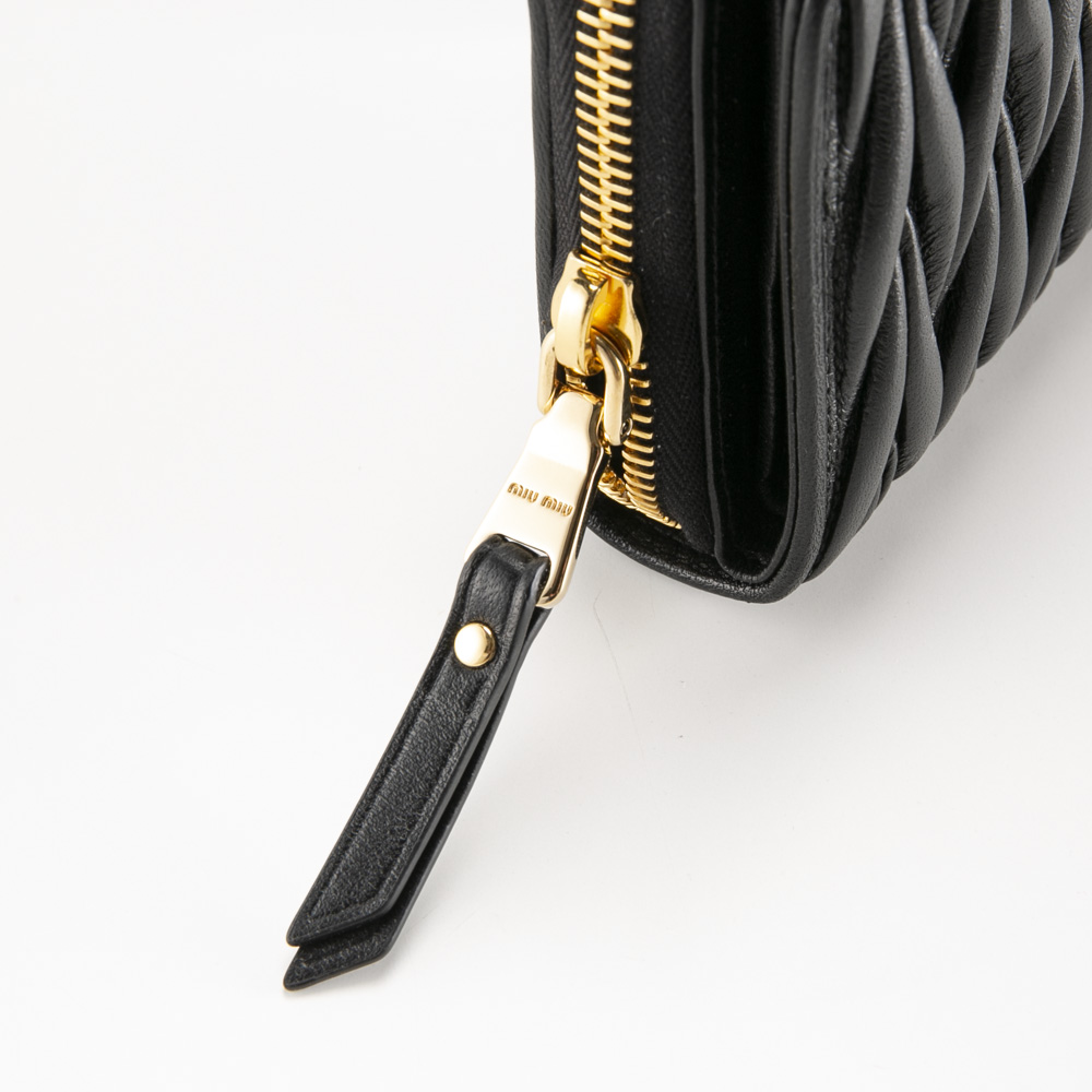 ミュウミュウ miumiu 折り財布 MATELASSE マトラッセ 5ML522 2FPP【FITHOUSE ONLINE SHOP】