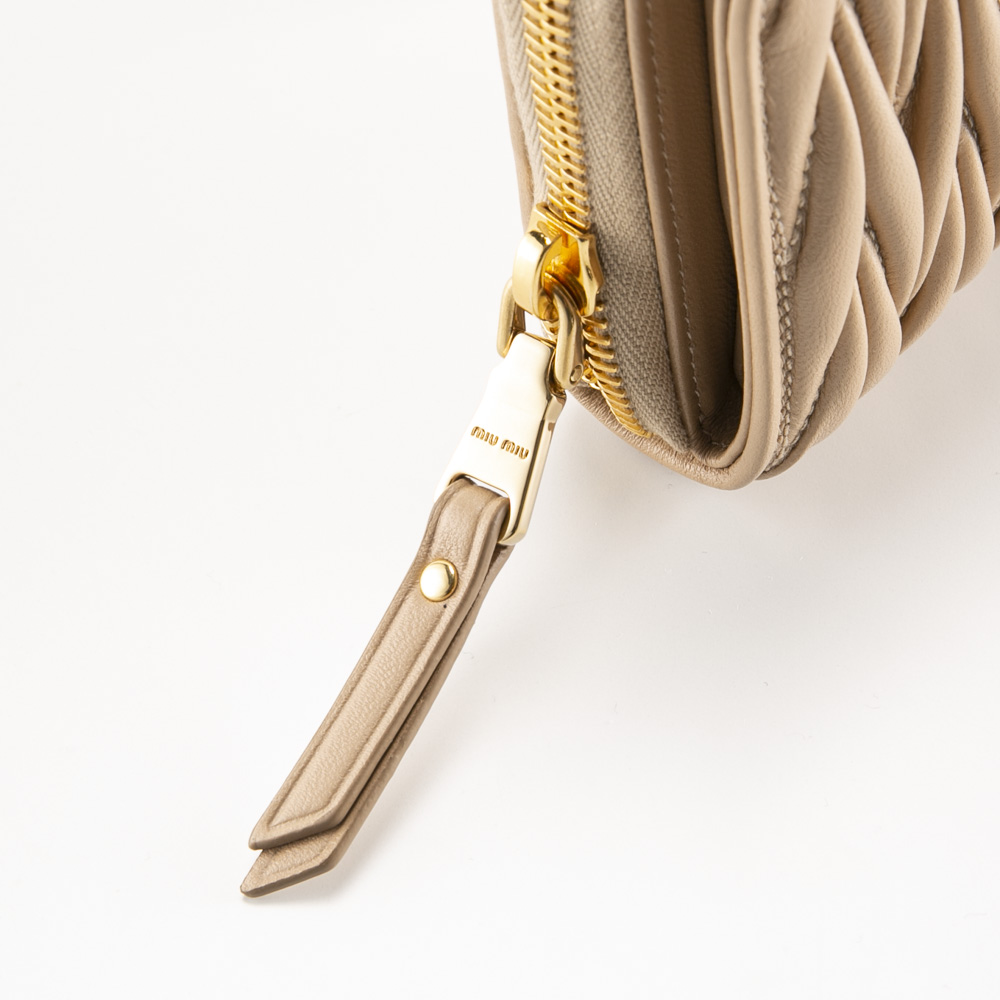 ミュウミュウ miumiu 折り財布 MATELASSE マトラッセ 5ML522 2FPP【FITHOUSE ONLINE SHOP】