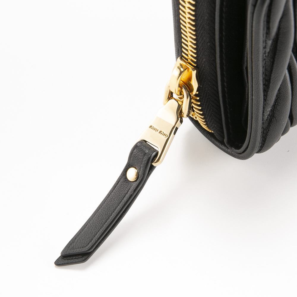 ミュウミュウ miumiu 折り財布 MATELASSE マトラッセ 5ML522 AFPP【FITHOUSE ONLINE SHOP】