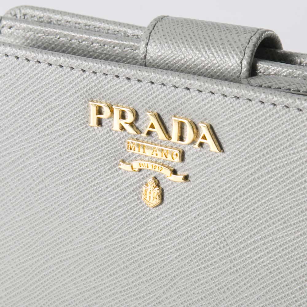 新品同様 プラダ PRADA 折財布 SAF METダイ中間L字F PETALO 1ML225-QWAダイギフトラッピング無料 プラダ PRADA ミドルサイフ SAF METダイ中間L字F FUOCO 1ML225-QWAダイ ギフトラッピング無料