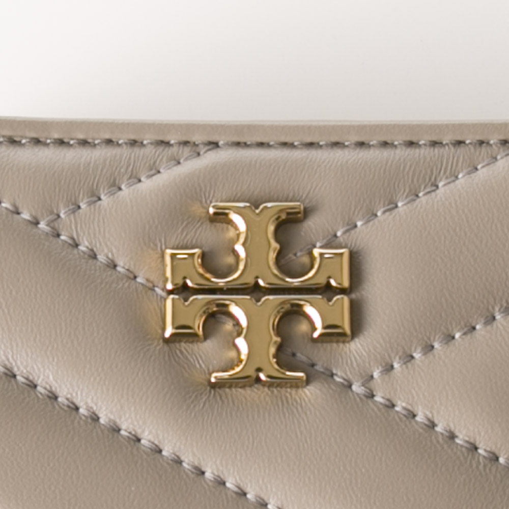 トリーバーチ TORY BURCH 折財布 KIRA CHEVRON折外RF小銭 56820【FITHOUSE ONLINE SHOP】