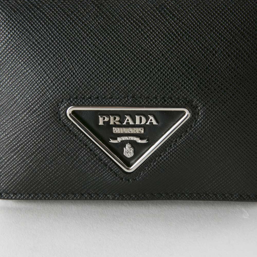 プラダ PRADA 折財布 SAFFIANO TRIANGOLO-レザー折中小銭付/NERO プラダ PRADA 折財布 SAFFIANO TRIANGOLO-レザー折中小銭付/NERO