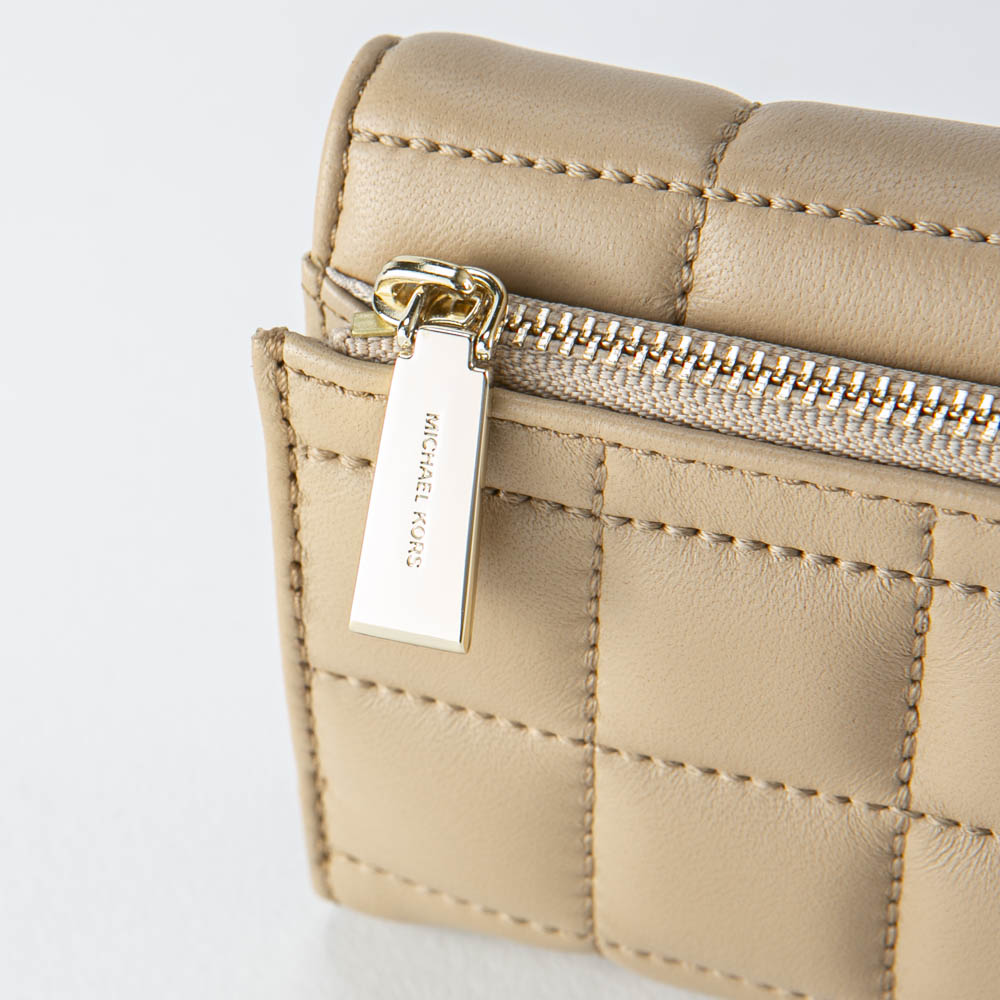 マイケルコース MICHAEL KORS MD ENV TRIFOLD キルティングレザー三折財布 34F0LT9E6L【FITHOUSE ONLINE SHOP】