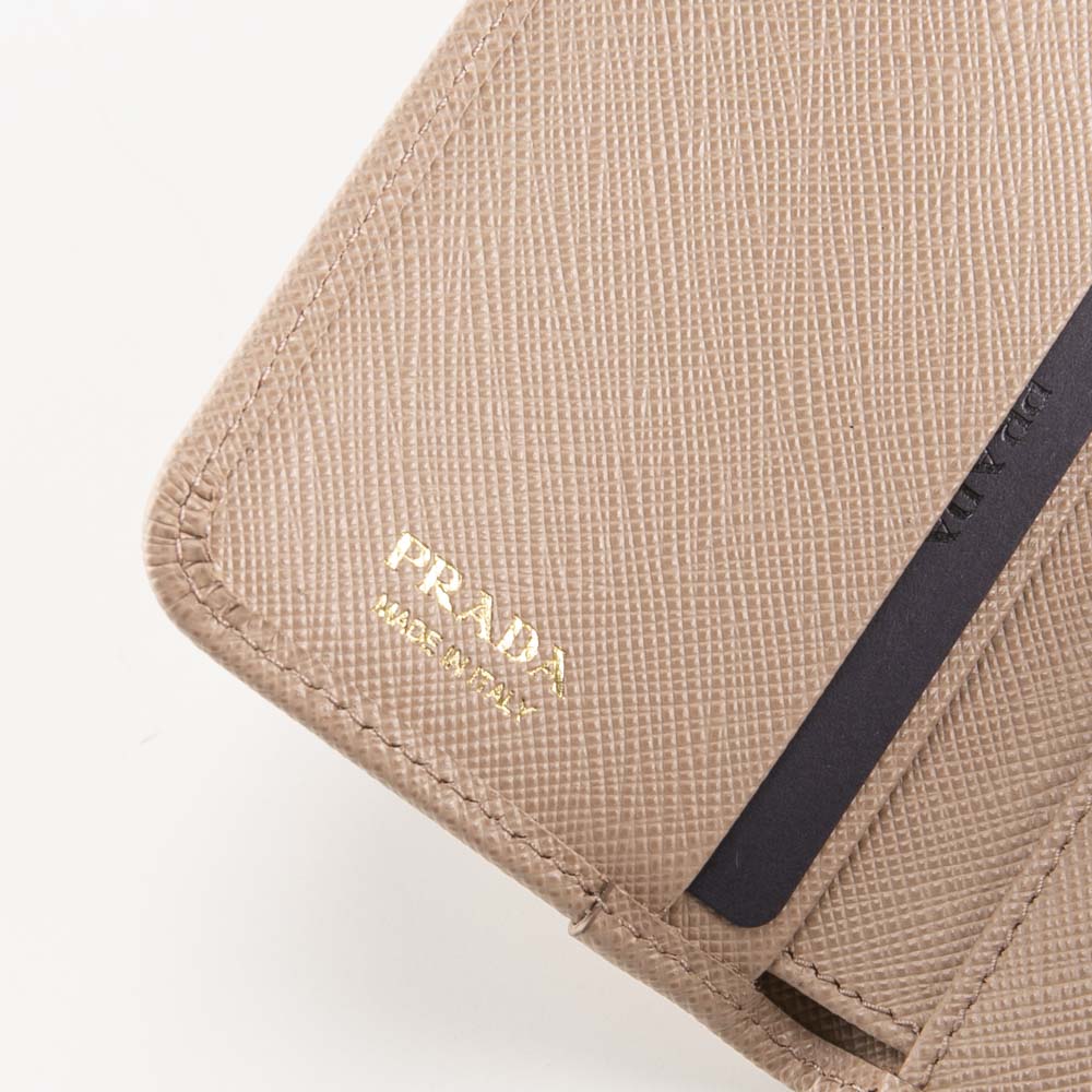 プラダ PRADA 折り財布 SAFFIANO TRIANGOLO TINY 1MH044 QHH【FITHOUSE ONLINE SHOP】