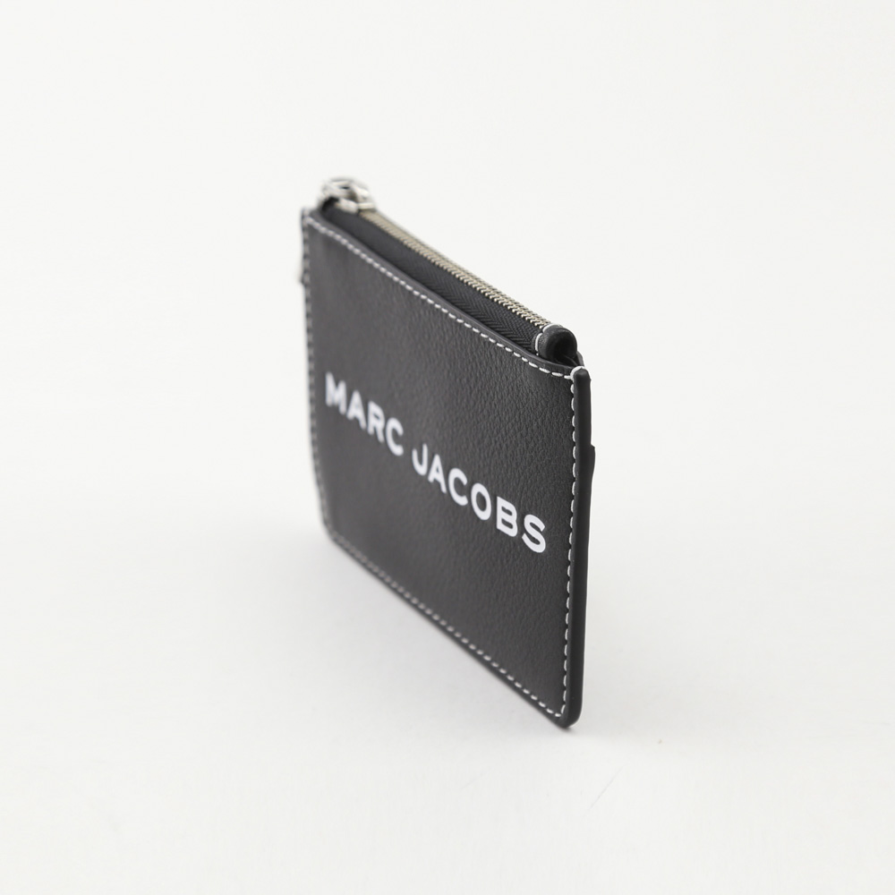 マークジェイコブス MARCJACOBS 小銭入れ+カード TEXTURED TAG小銭+カード M0014870 001-BK ブラック／ホワイト【FITHOUSE ONLINE SHOP】