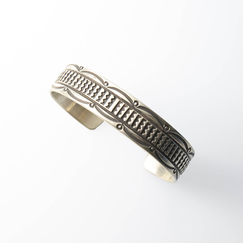 インディアン ジュエリー Indian Jewelry バングル Hvm 15s 0 5インチスタンプバングル Navajo 004 Fithouse Online Shop フィットハウス公式オンラインショップ Fit House Online Shop インディアン ジュエリー Indian Jewelry バングル Hvm 15s 0 5インチスタンプバングル Navajo 004 Fithouse Online Shop フィットハウス公式オンラインショップ Fit House Online Shop