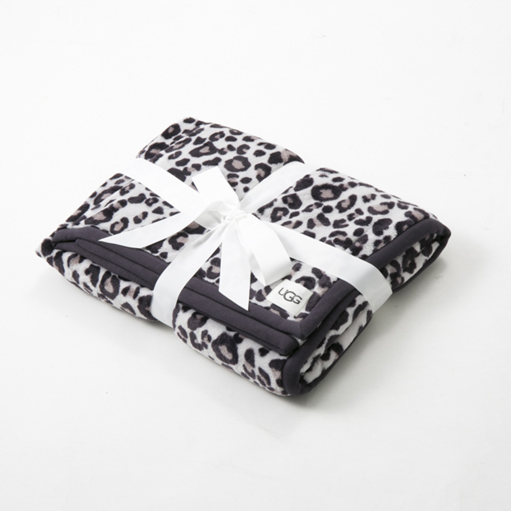 アグ UGG ブランケット Duffield Throw II Stormy STORMY GREY PANTHER 1106011-SGPN【FITHOUSE ONLINE SHOP】 | フィットハウス公式オンラインショップ | FIT HOUSE ONLINE SHOP