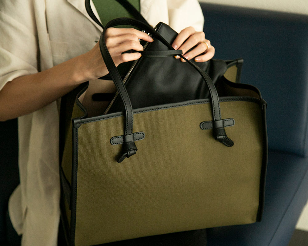 GIANNI CHIARINI デザインバッグ GIANNI CHIARINI（ジャンニキアリーニ）』のバッグで楽しむ春